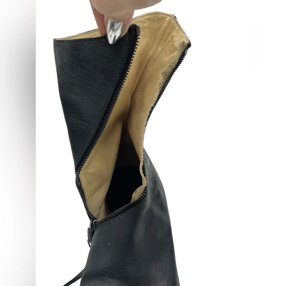 MA+ Maurizio Amadei S1G3Z Spiral Side Zip Boots‎ | Black Distressed Leather 39
